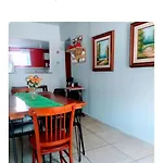 Casa Com Garagem A 5\' Na Praia